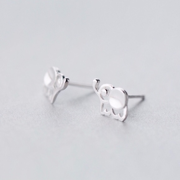 Mini Elephant ๐ Sterling Silver(925) Post Earring - Picture 3 of 5